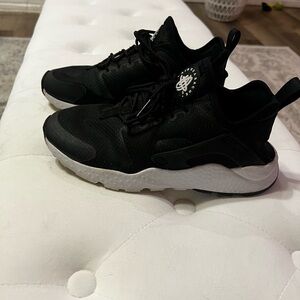 Nike Black and White Air Huarache Athletic Shoes
